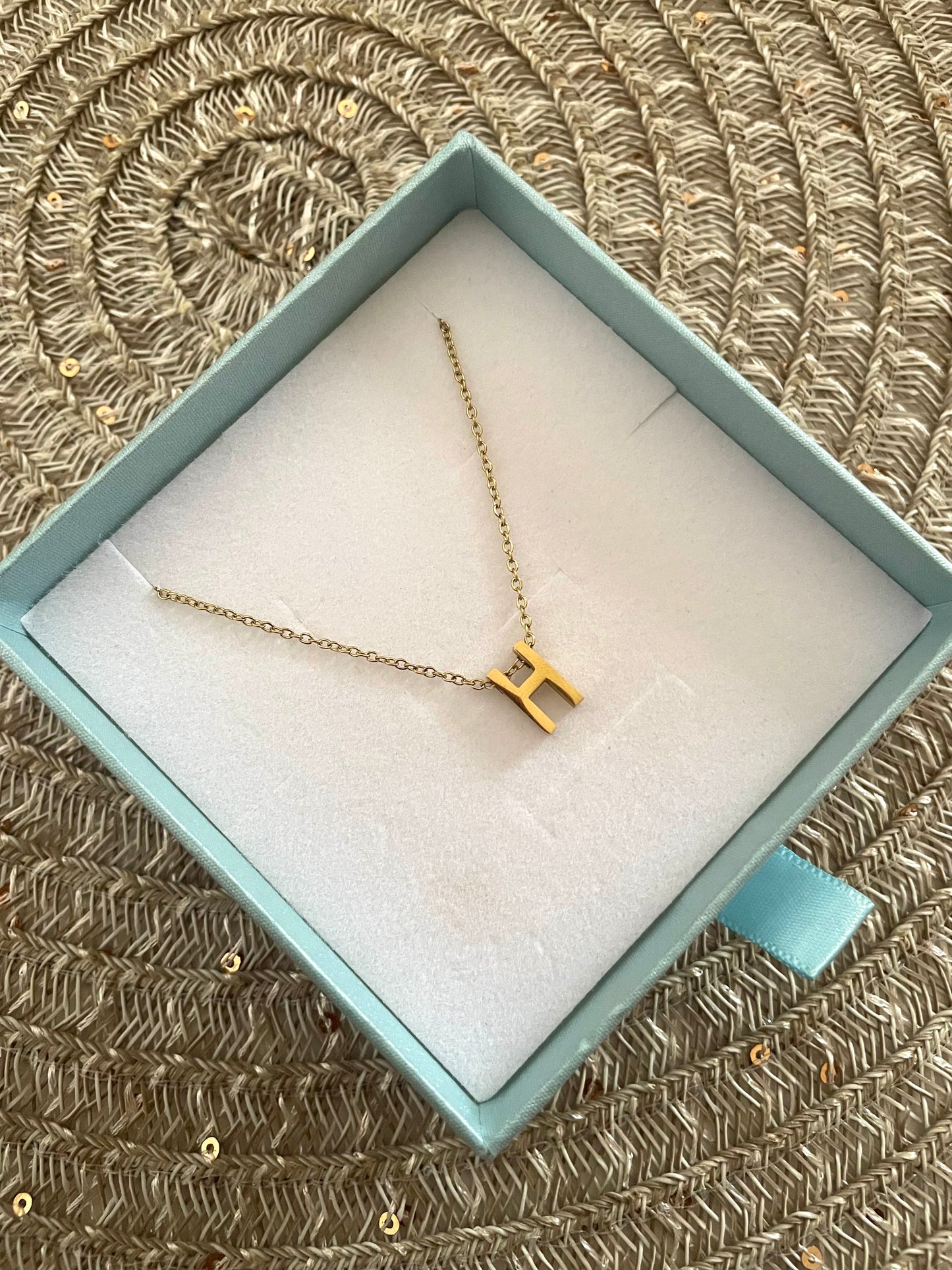 Collier H
