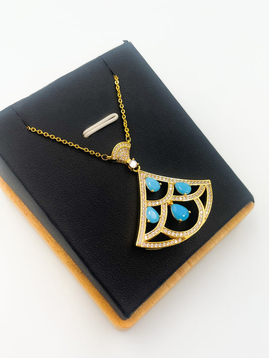 Collier Adama